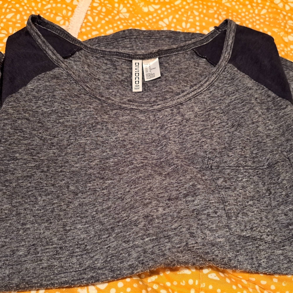 H&M DIVIDED Basic Charcoal & Black Basic Tee,with front pocket